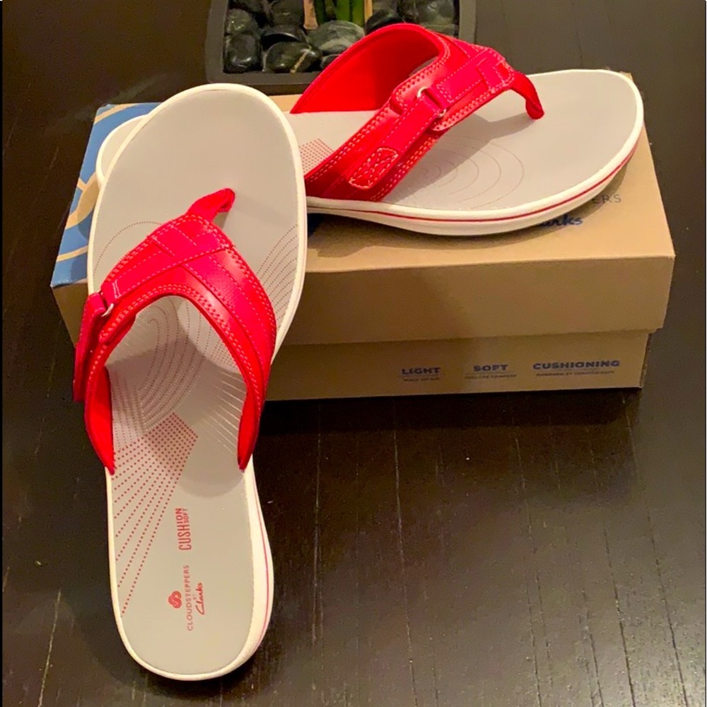 Clarks “CLOUDSTEPPERS” sandals